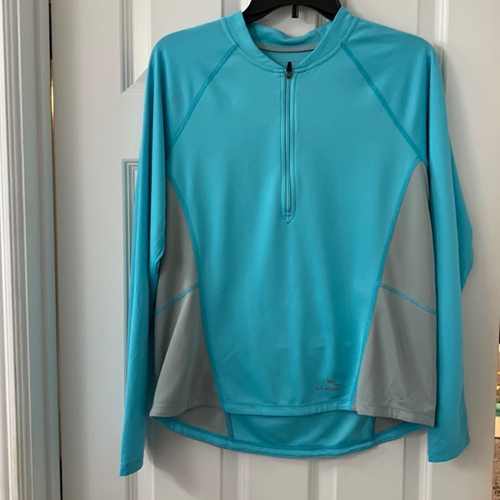 L.L. Bean size Medium baby blue long sleeve activewear